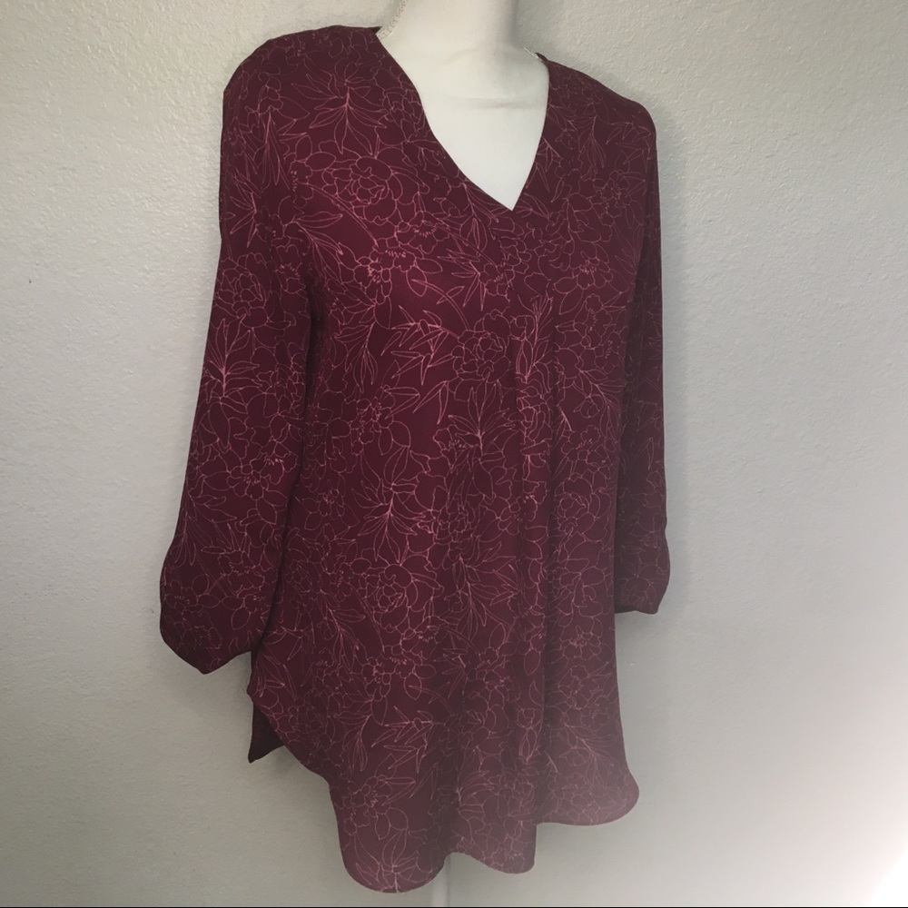 3/$20 Apt 9 floral v-neck blouse small